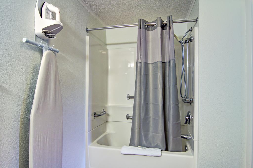 Suburban Studios Mentor - Cleveland Northeast Room photo