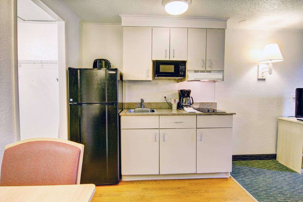 Suburban Studios Mentor - Cleveland Northeast Room photo