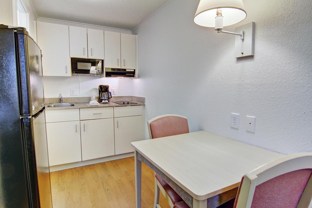 Suburban Studios Mentor - Cleveland Northeast Room photo