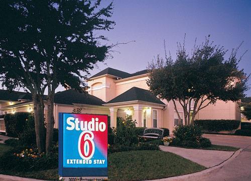 Suburban Studios Mentor - Cleveland Northeast Exterior photo